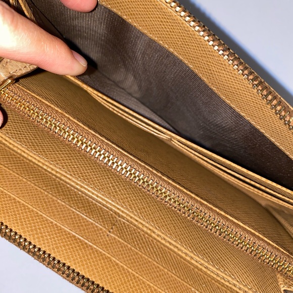 Prada Saffiano leather in color caramel (pre-owned) - Picture 10 of 14